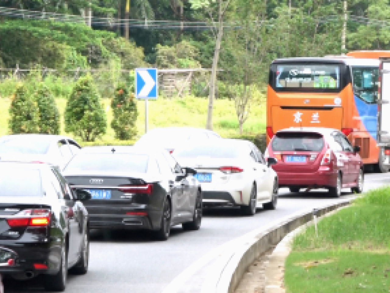 Choose Shenzhen Car Service for Safe and Timely Travel