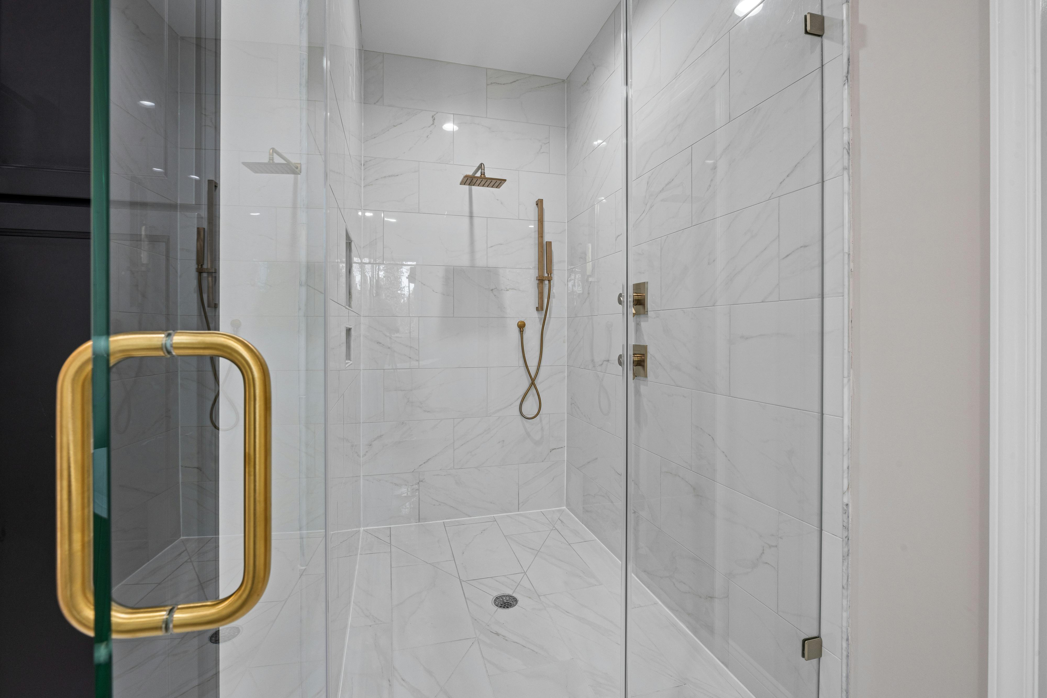 Cabine de douche complete : styles tendance pour 2025