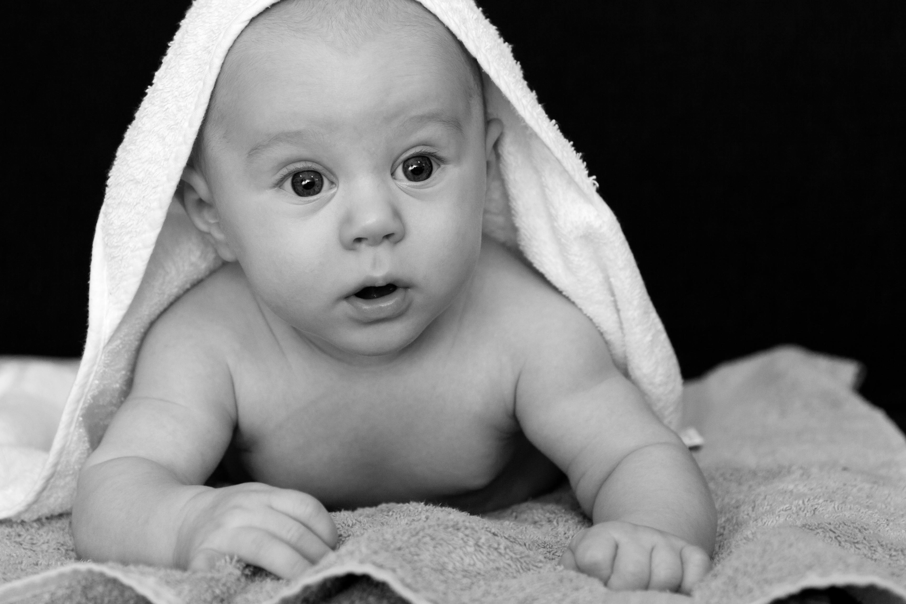 Couverture bébé naissance : enveloppez votre enfant de douceur